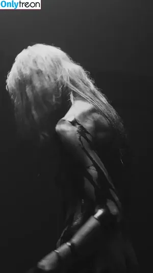 Taylor Momsen / aryelsoul / taylormomsen nude photo #1090