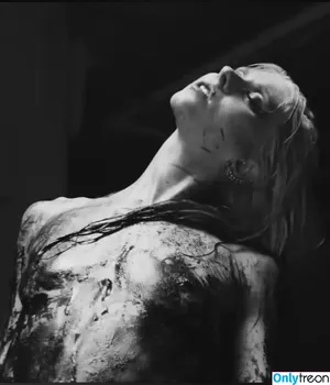 Taylor Momsen / aryelsoul / taylormomsen nude photo #1099