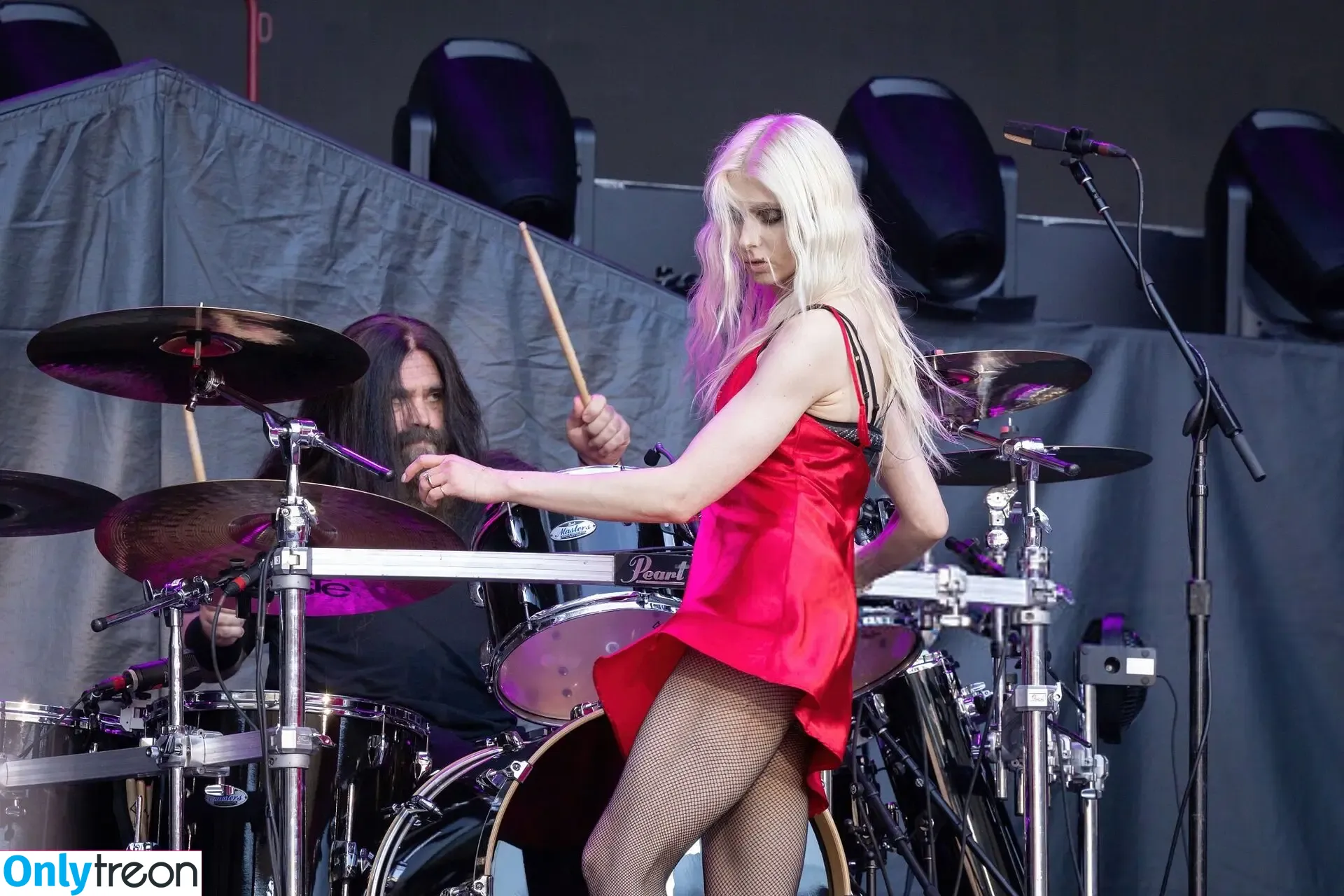 Taylor Momsen nude photo #1071 (aryelsoul / taylormomsen)