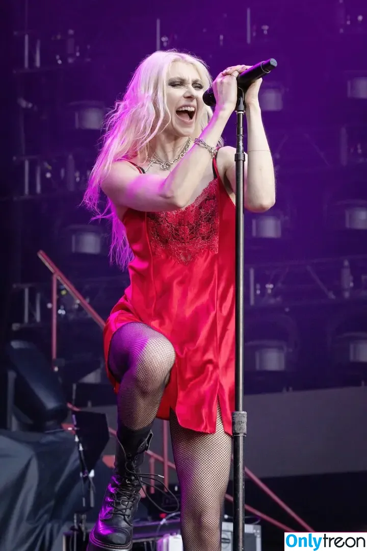 Taylor Momsen nude photo #1073 (aryelsoul / taylormomsen)