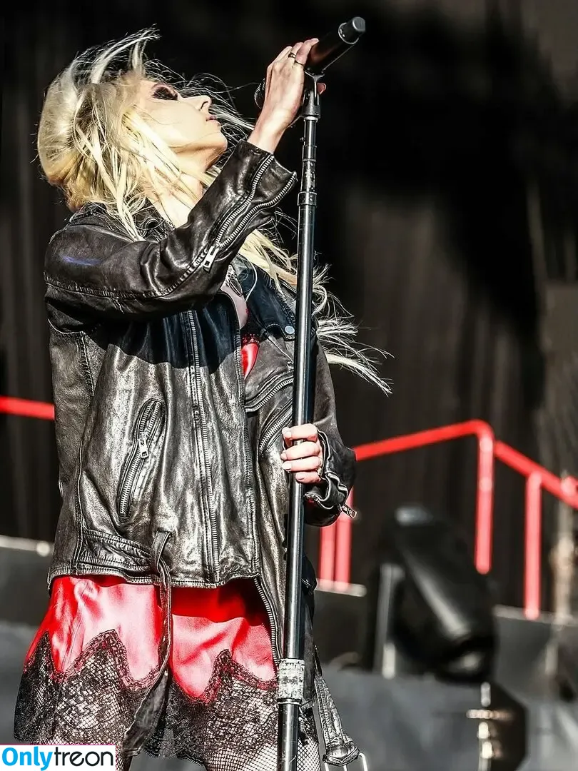 Taylor Momsen nude photo #1080 (aryelsoul / taylormomsen)