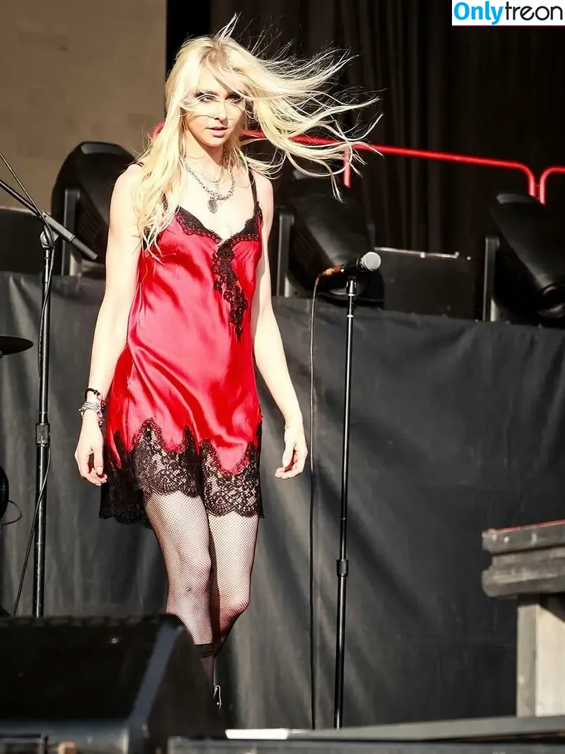 Taylor Momsen nude photo #1084 (aryelsoul / taylormomsen)