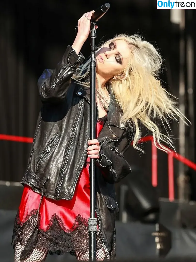 Taylor Momsen nude photo #1089 (aryelsoul / taylormomsen)