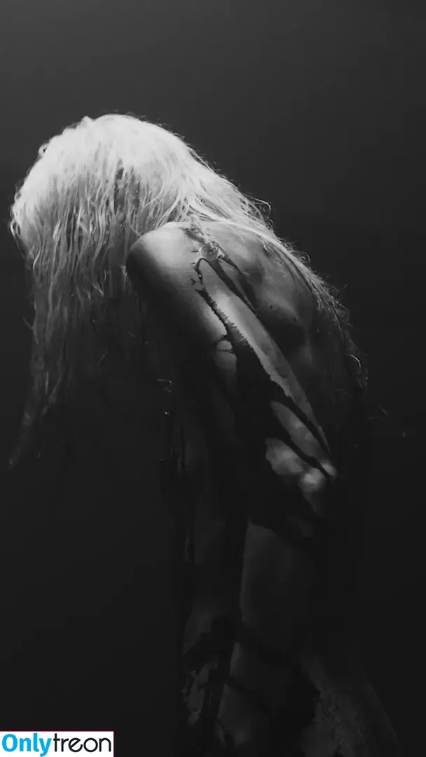 Taylor Momsen nude photo #1091 (aryelsoul / taylormomsen)