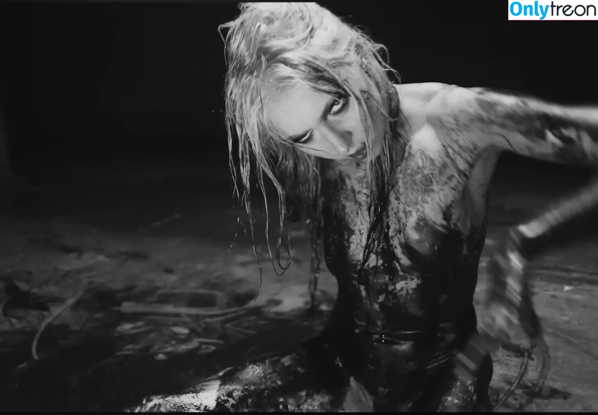 Taylor Momsen nude photo #1100 (aryelsoul / taylormomsen)