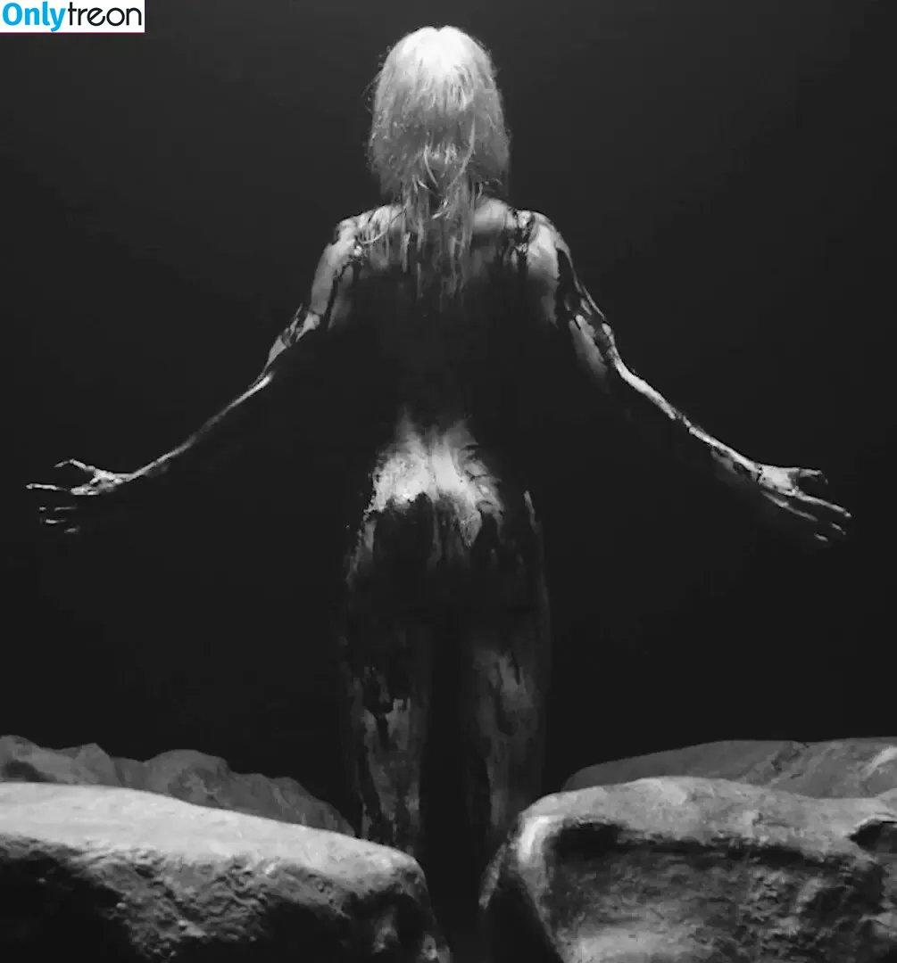 Taylor Momsen nude photo #1101 (aryelsoul / taylormomsen)