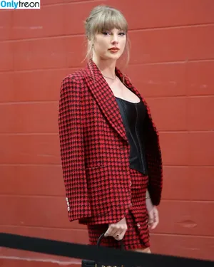 Taylor Swift / shawtiee / taylorswift / taylorswift13 nude photo #9130