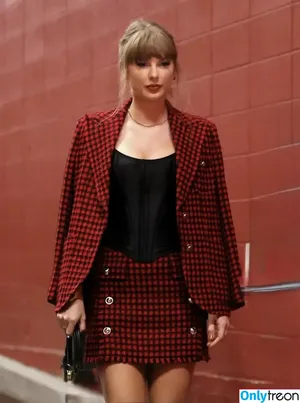 Taylor Swift / shawtiee / taylorswift / taylorswift13 nude photo #9149