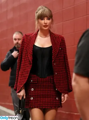 Taylor Swift / shawtiee / taylorswift / taylorswift13 nude photo #9175