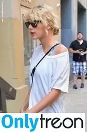 Taylor Swift / shawtiee / taylorswift / taylorswift13 nude photo #9309