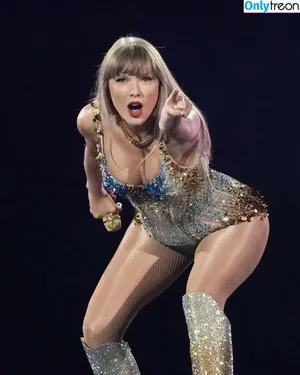 Taylor Swift / shawtiee / taylorswift / taylorswift13 nude photo #9330