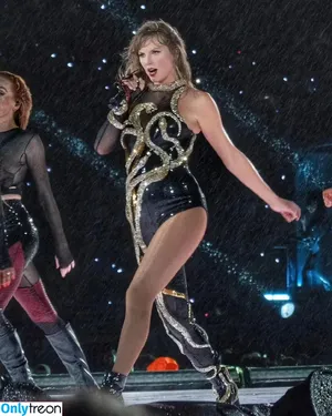 Taylor Swift / shawtiee / taylorswift / taylorswift13 nude photo #9360