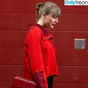 Taylor Swift / shawtiee / taylorswift / taylorswift13 nude photo #9577