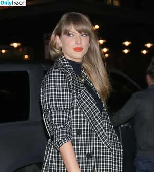 Taylor Swift / shawtiee / taylorswift / taylorswift13 nude photo #9589