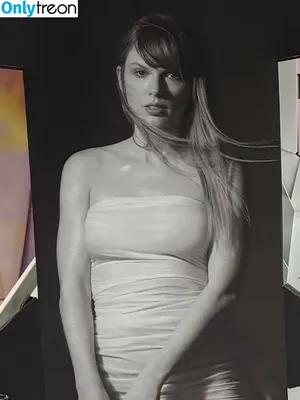 Taylor Swift / shawtiee / taylorswift / taylorswift13 nude photo #9594