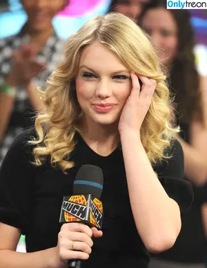 Taylor Swift / shawtiee / taylorswift / taylorswift13 nude photo #9655