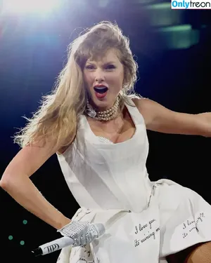 Taylor Swift / shawtiee / taylorswift / taylorswift13 nude photo #9676