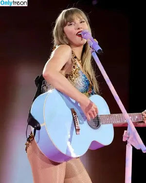Taylor Swift / shawtiee / taylorswift / taylorswift13 nude photo #9680