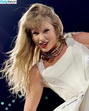 Taylor Swift / shawtiee / taylorswift / taylorswift13 nude photo #9681