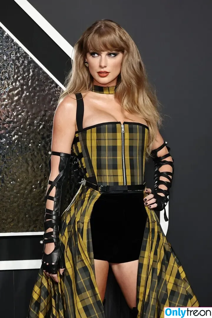 Taylor Swift nude photo #9197 (shawtiee / taylorswift / taylorswift13)