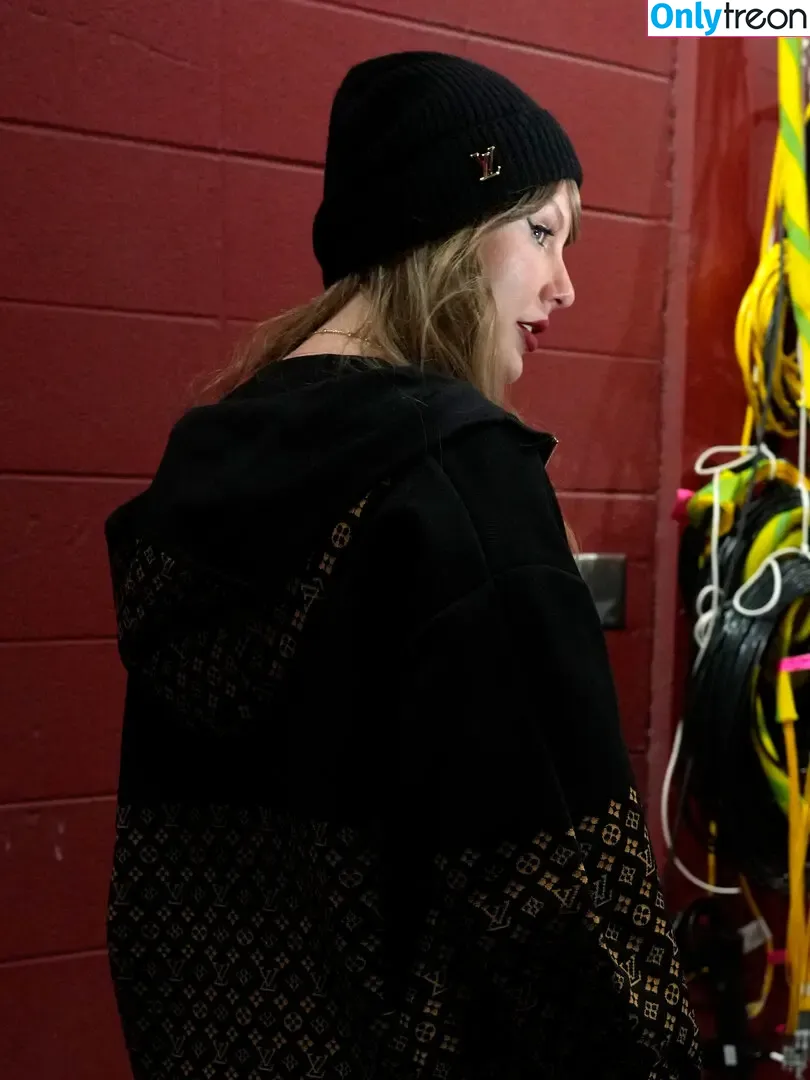 Taylor Swift nude photo #9984 (shawtiee / taylorswift / taylorswift13)