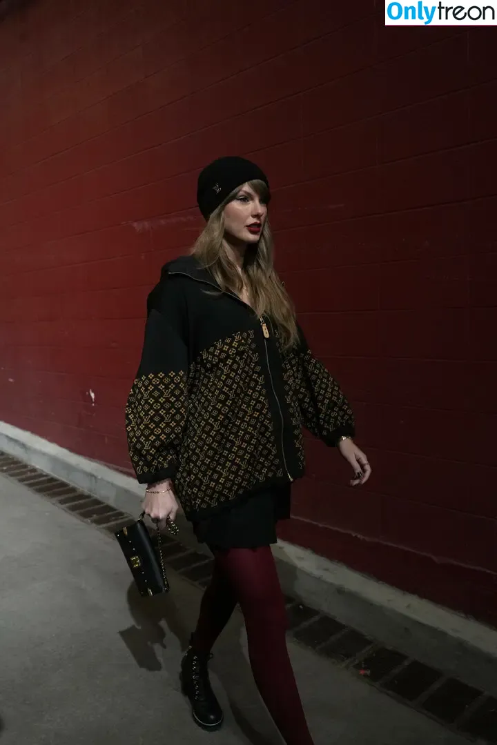 Taylor Swift nude photo #10008 (shawtiee / taylorswift / taylorswift13)