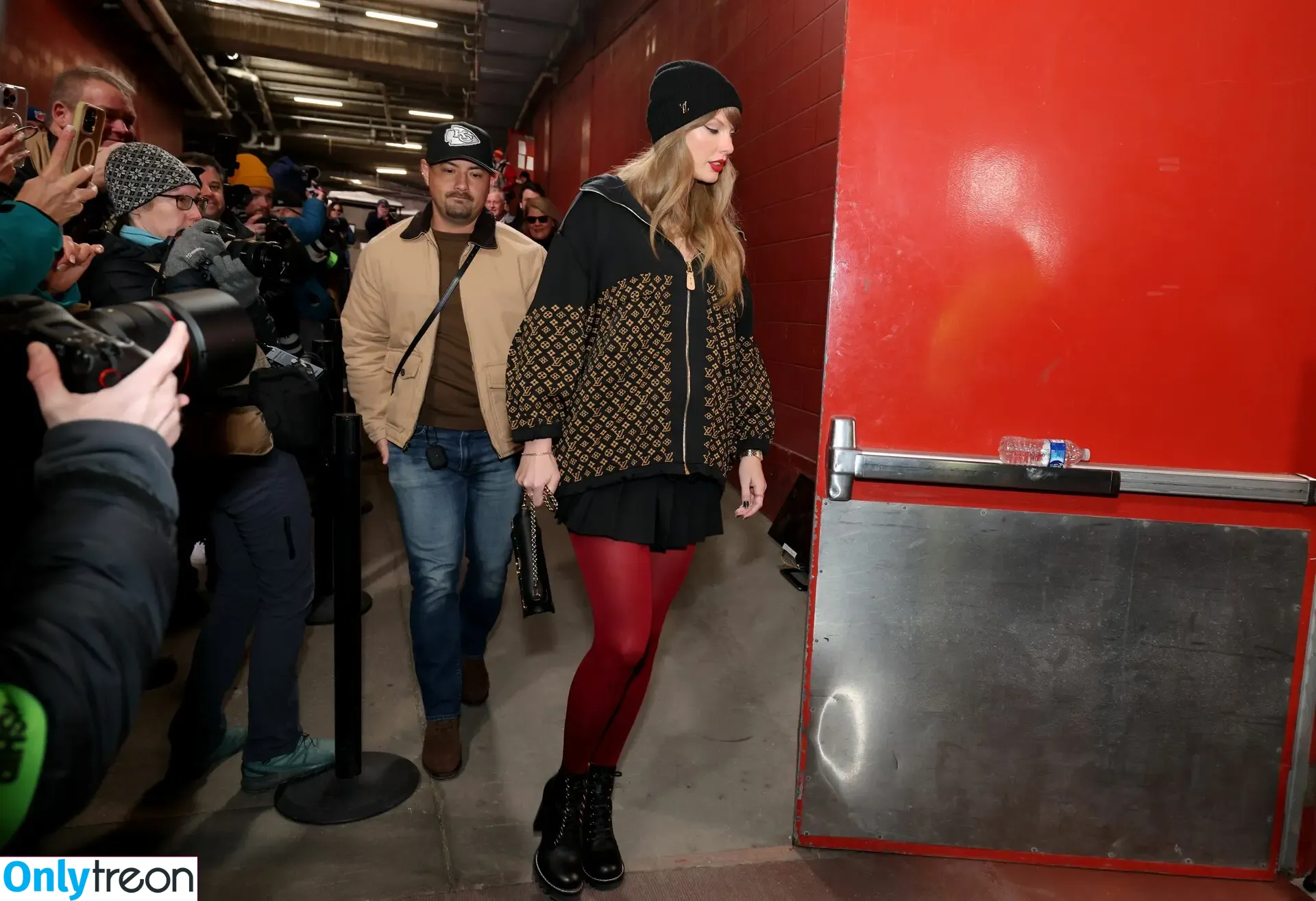 Taylor Swift nude photo #10014 (shawtiee / taylorswift / taylorswift13)