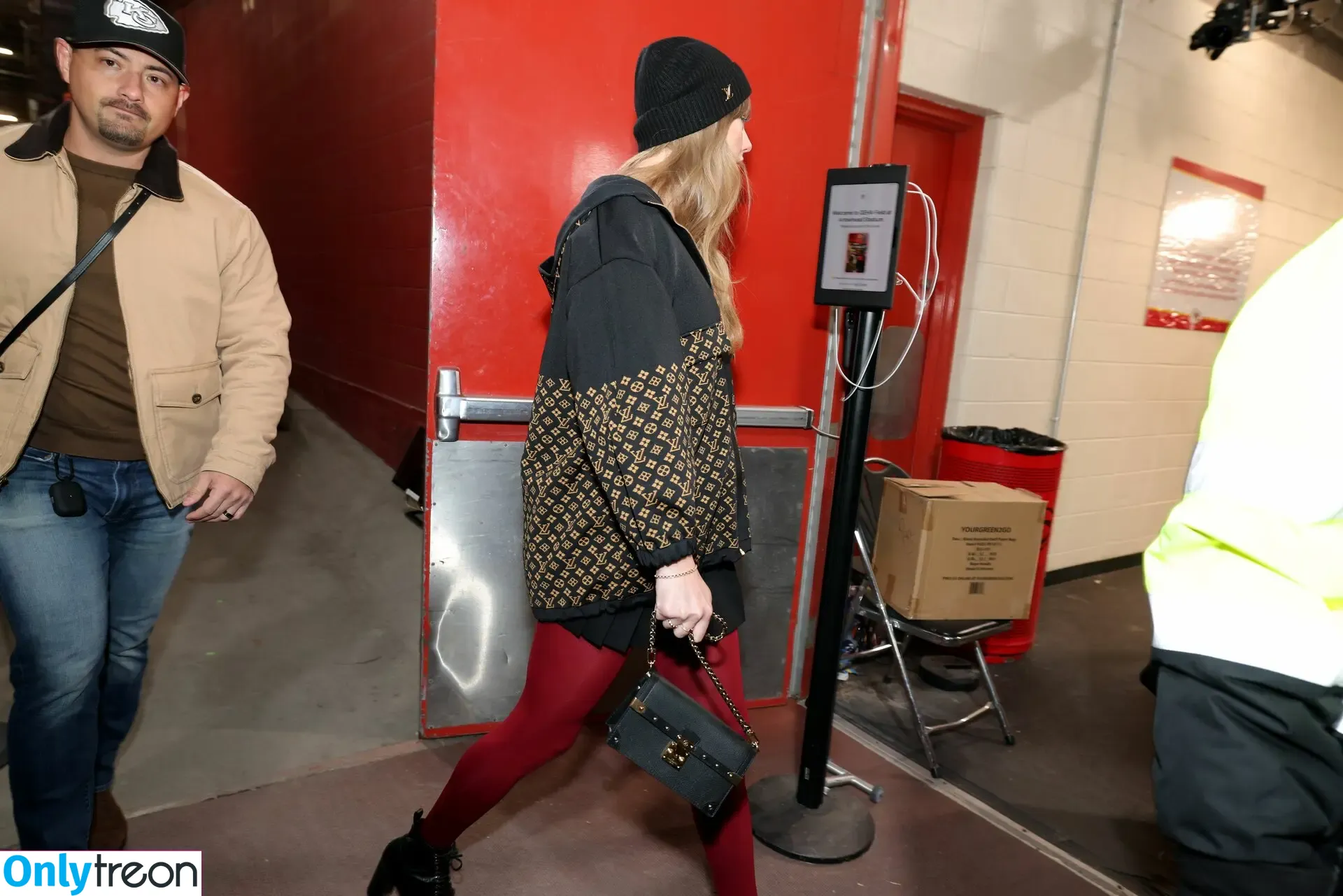 Taylor Swift nude photo #10016 (shawtiee / taylorswift / taylorswift13)