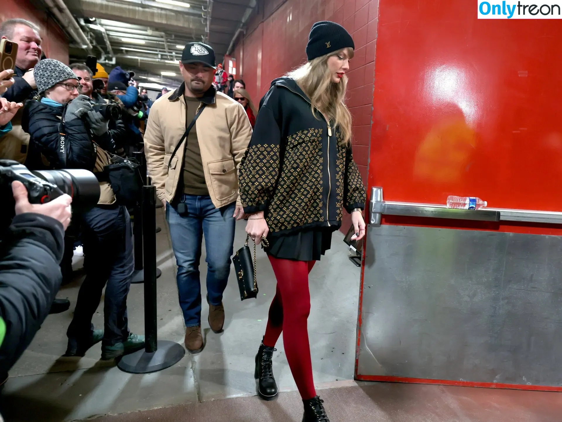Taylor Swift nude photo #10019 (shawtiee / taylorswift / taylorswift13)