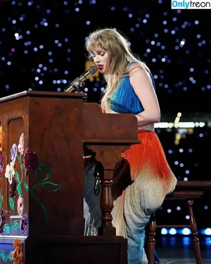 Taylor Swift / shawtiee / taylorswift / taylorswift13 nude photo #8701