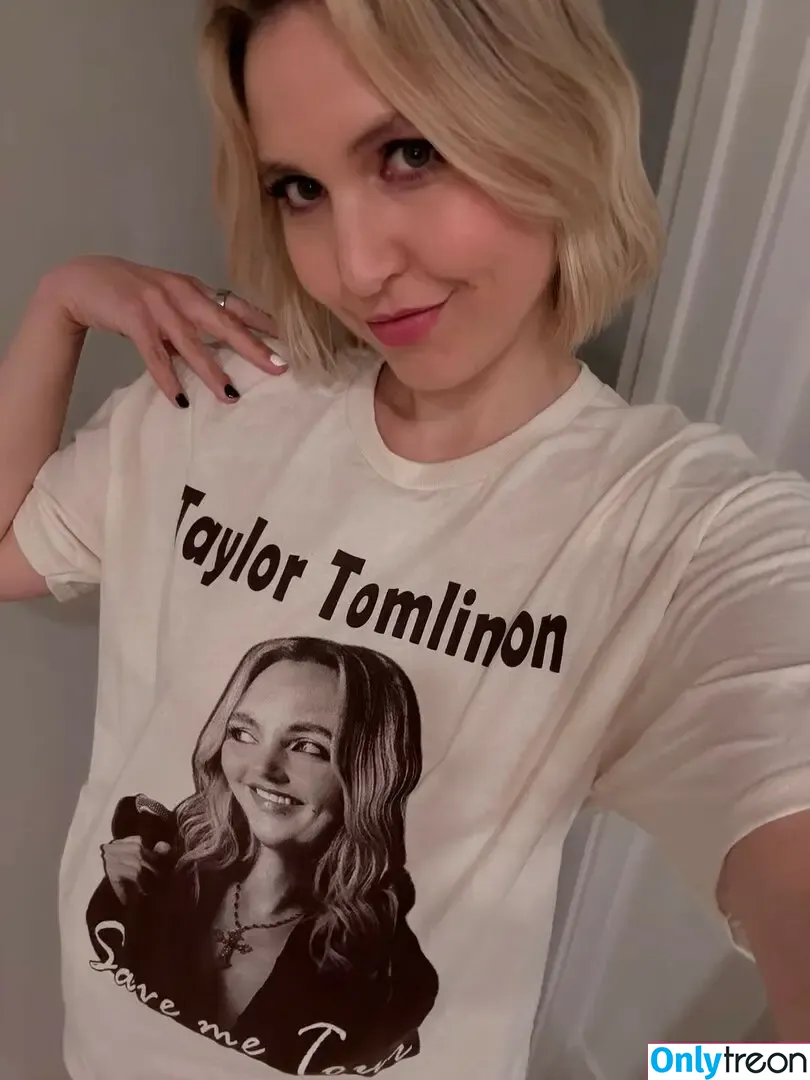 Taylor Tomlinson nude photo #0245 (taylortomlinson)
