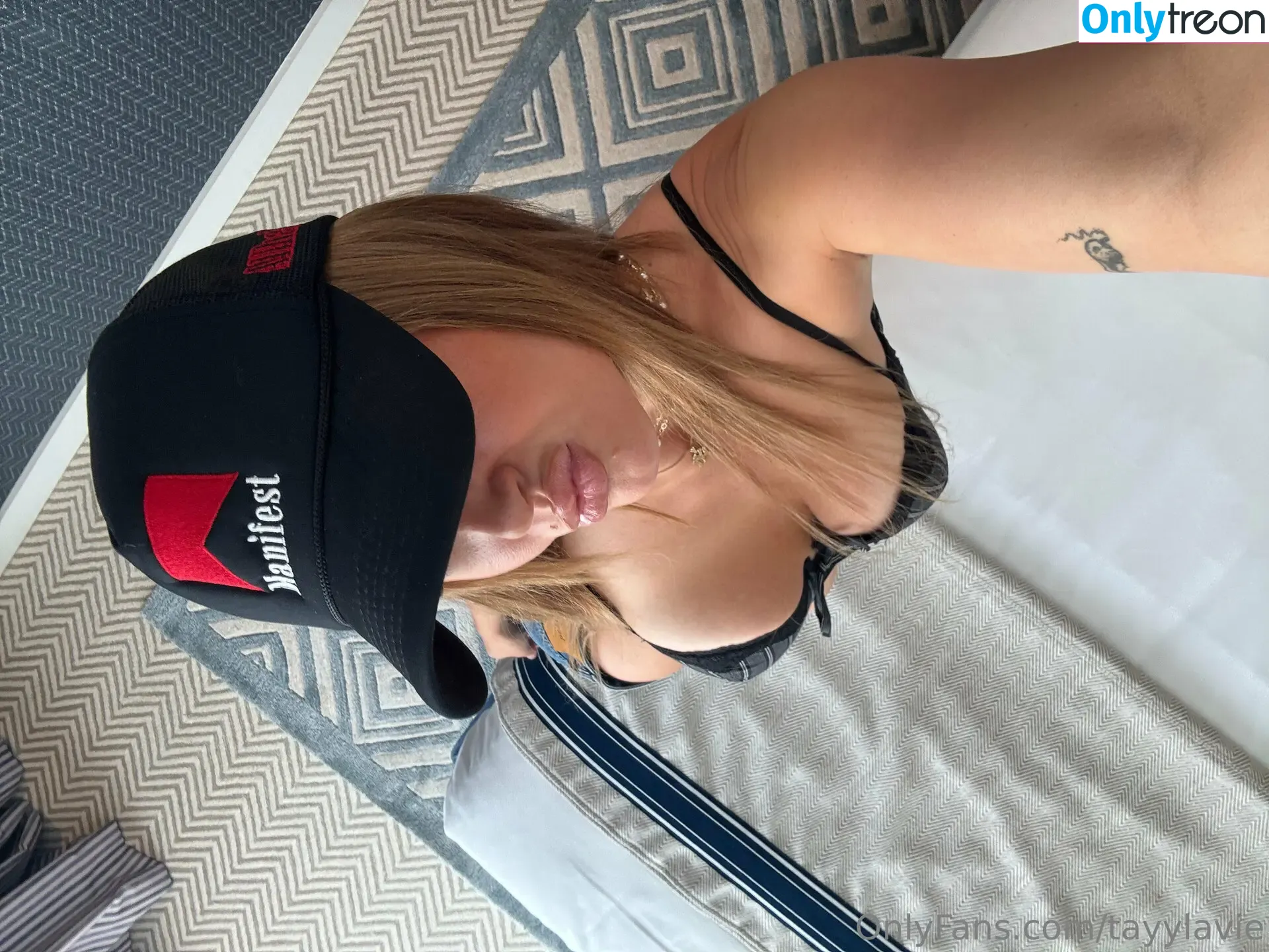 Tayylavie nude photo #0061 (Bunnybunsxo / Strwbrrycakexo)