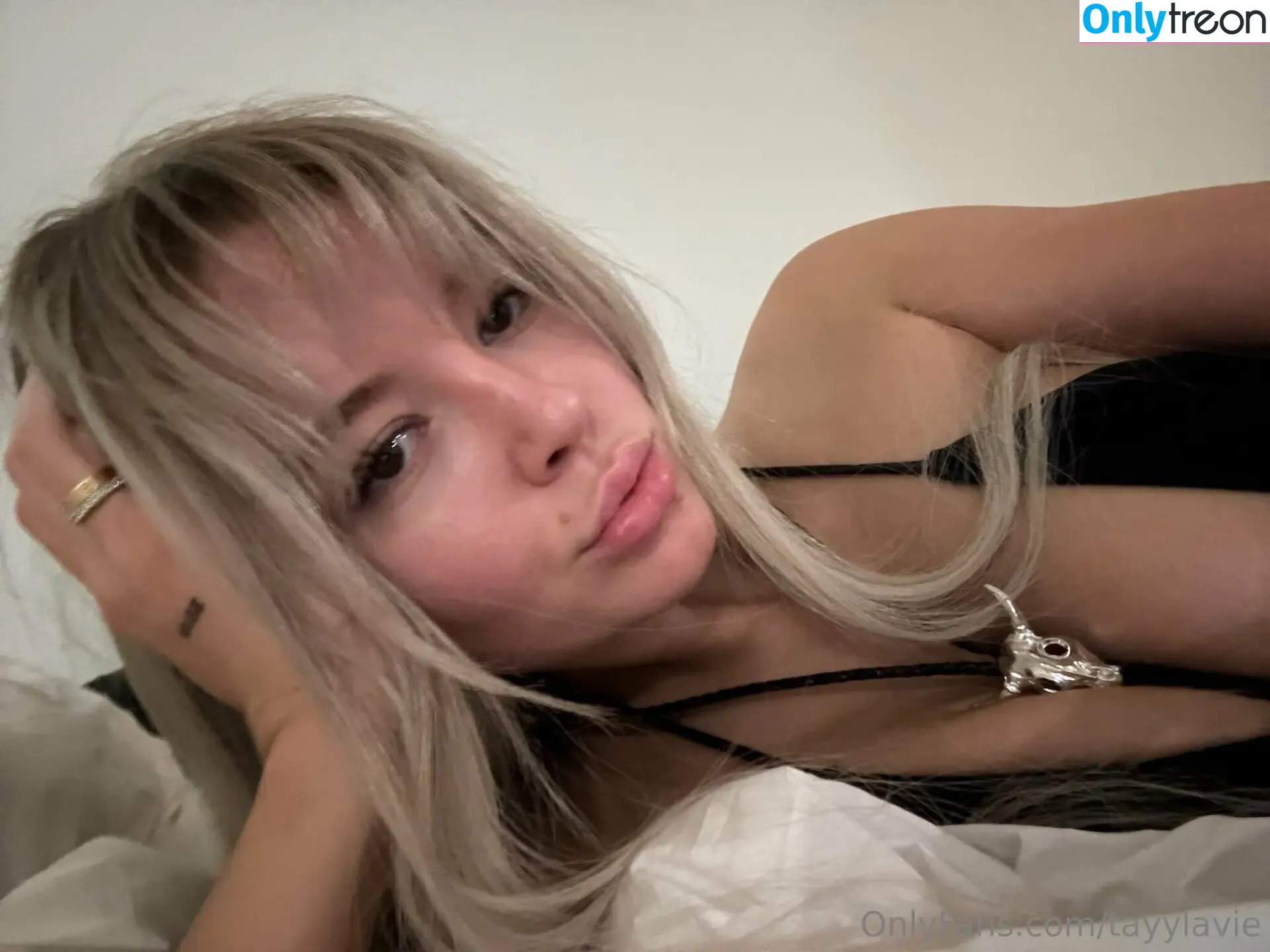 Tayylavie nude photo #0070 (Bunnybunsxo / Strwbrrycakexo)