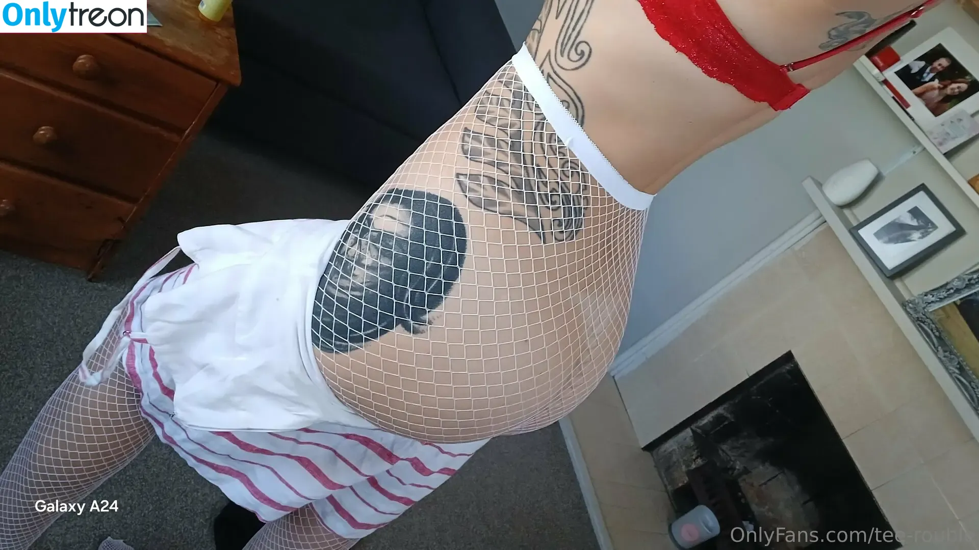 tee-rouble nude photo #0079 (desairablepeachxx)