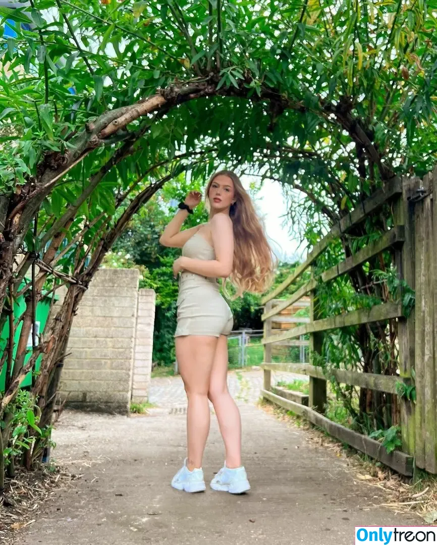 tessa.bear nude photo #0017 (Tessa Mcquire / tessa.mcguire / tessroseb)