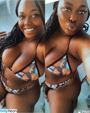 Thami Souzaa / neegoonaaarj / thamisouzaa nude photo #0005