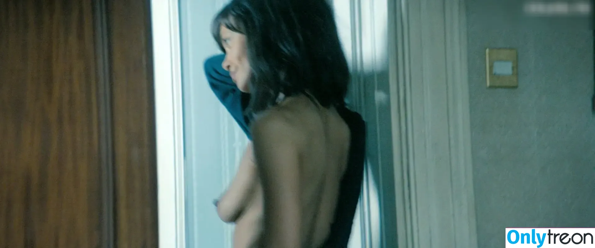 Thandie Newton nude photo #0125 (ThandiweNewton / dropitlikeitstot)
