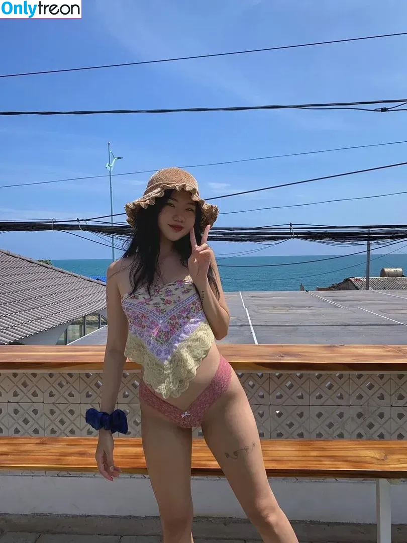 Thanh Nhen nude photo #0004 (nhennhensohott / th.nhen)