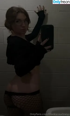 thankscourtneyy / heycourtneyy nude photo #0016