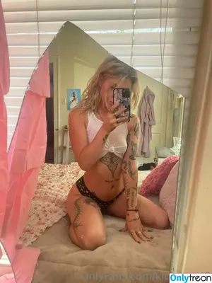 thankscourtneyy / heycourtneyy nude photo #0039