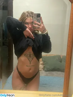 thankscourtneyy / heycourtneyy nude photo #0041
