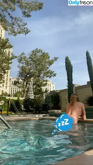 thankscourtneyy / heycourtneyy nude photo #0042