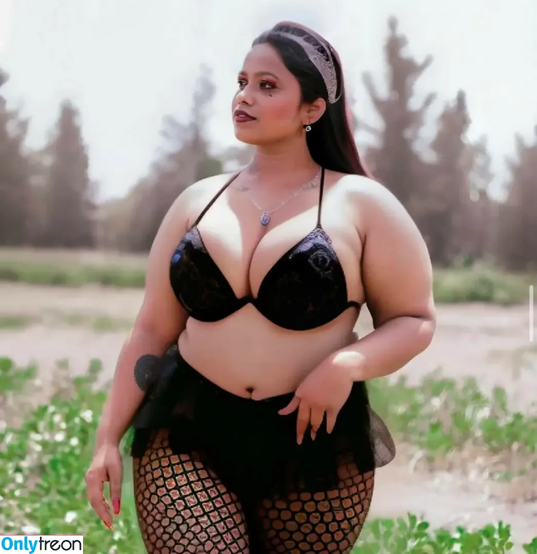 Thatmalluchic nude photo #0002 (Bindyamol Karuvan / that_mallu_chic)