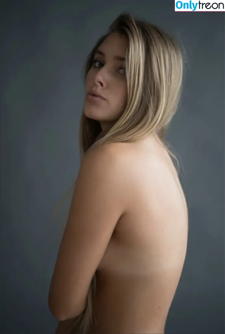 thatpineapplegirl nude photo #0052 (Emily Zeck / lilpineapplegirl)