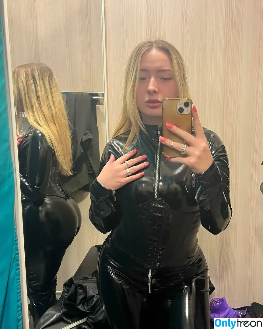 The Dutch Latex Goddess nude photo #0020 (thelatexgoddess / xbowiine)