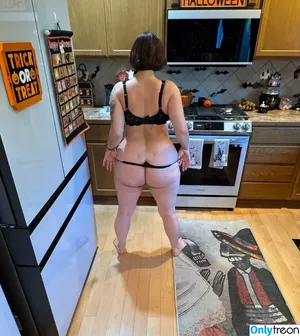 thebrittanyxoxo / brittanyelizabethxoxo nude photo #0046