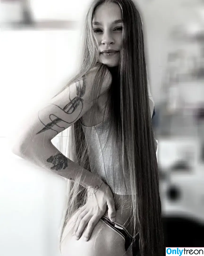 TheDevilInside nude photo #0029 (chellys.breadfactory)