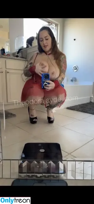 Theo The Milf / theoamilfy / theooodora nude photo #0003
