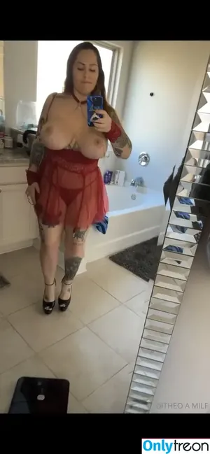 Theo The Milf / theoamilfy / theooodora nude photo #0005