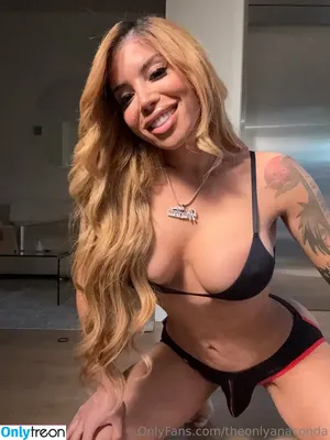 theonlyanaconda / AndreaAnaconda / theonlyanaconduh nude photo #0011